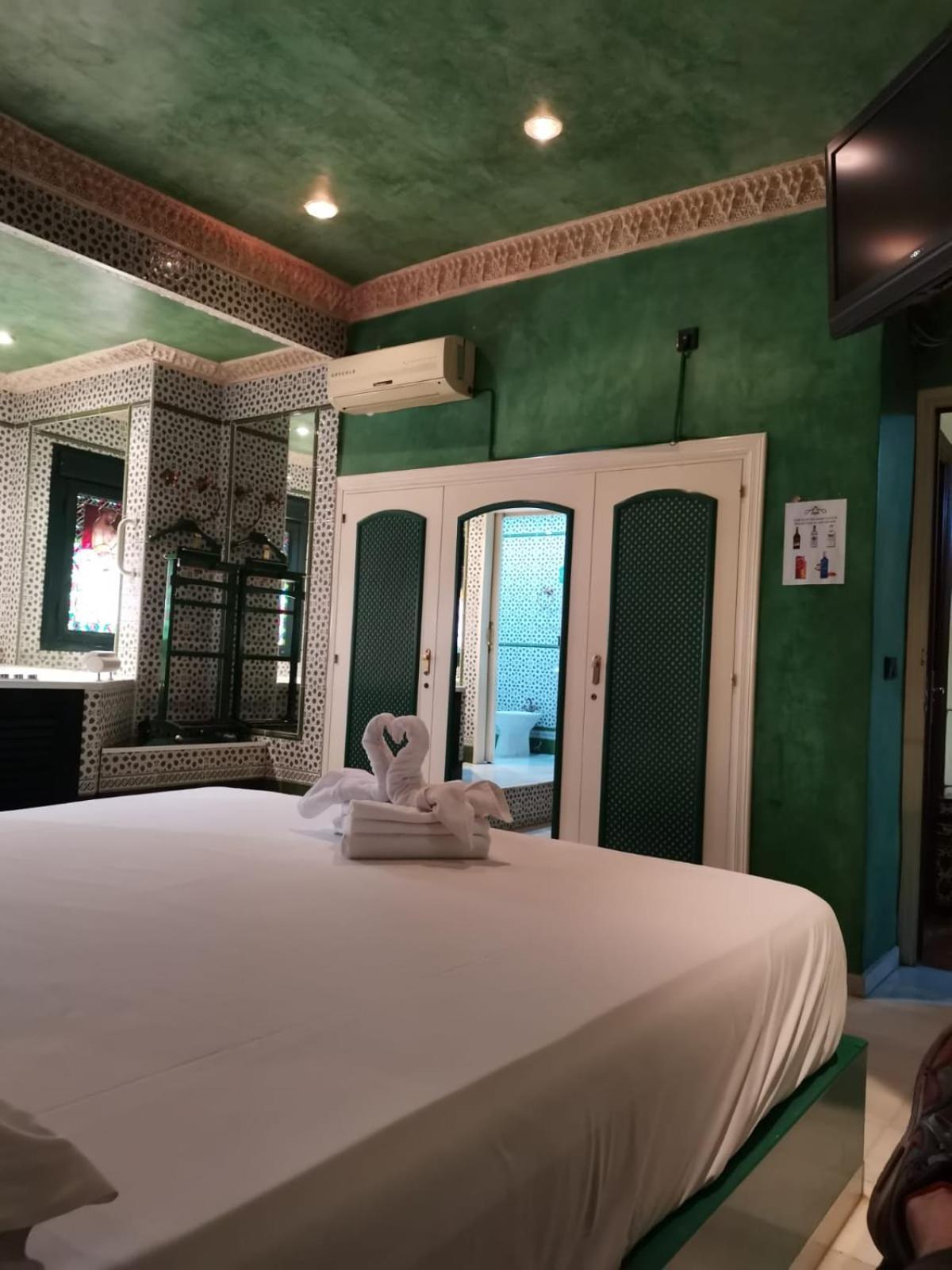 Avenida Andalucia - Solo Adultos * Séville