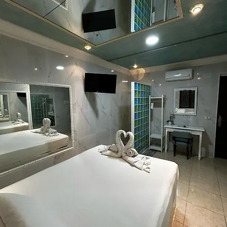 Hostal Avenida Andalucia - Solo Adultos Seville Exterior photo