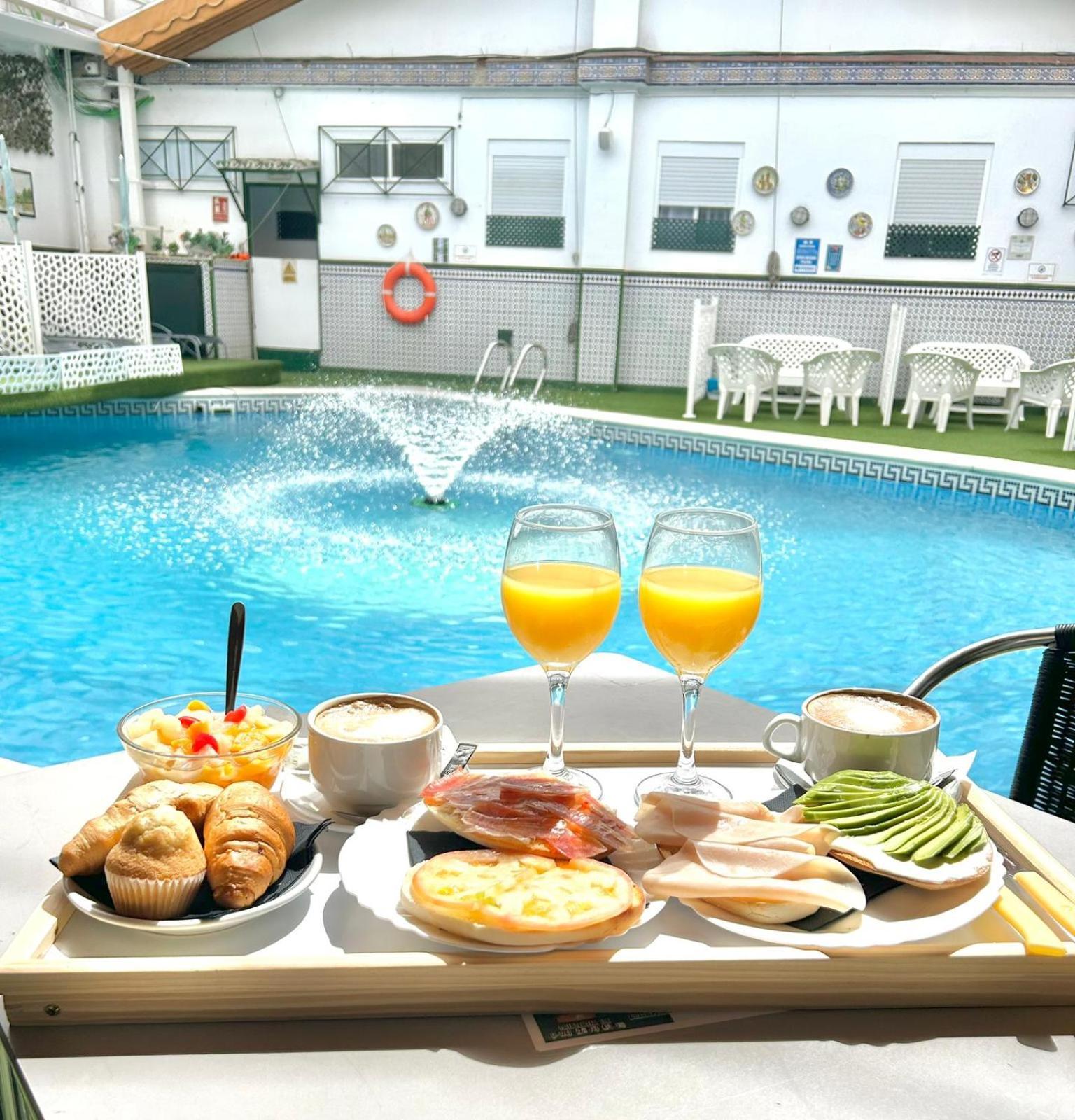 Avenida Andalucia - Solo Adultos * Sevilla